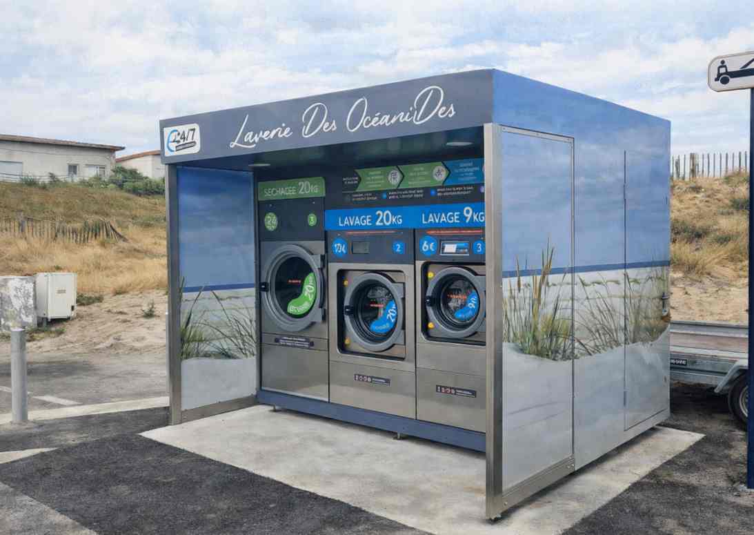 Kiosque laverie en bord de mer